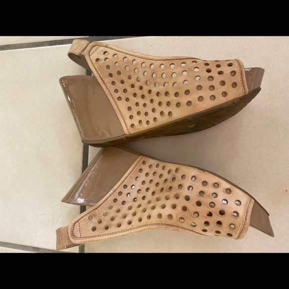 Size 10. - Picture 6 of 7